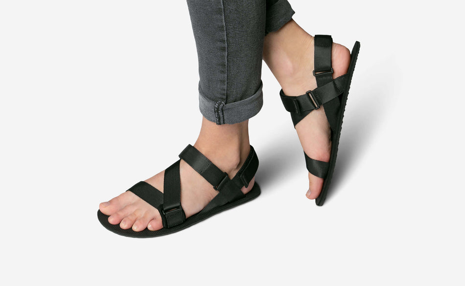 Model wearing the Pathway All Black
