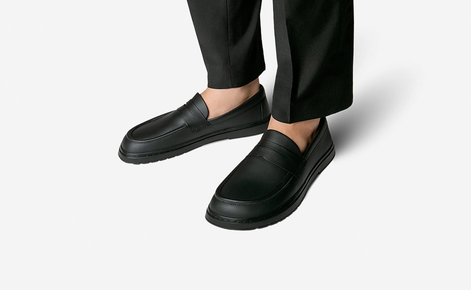 Model wearing the Loafer All Black

